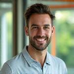 Ritratto professionale del Dr. Luca Bianchi, amichevole e sportivo